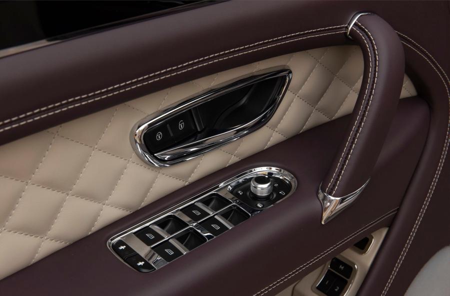 Детали интерьера Bentley Bentayga Speed Centenary Specifications 2020 года  (UAE) (фото 5 из 9)